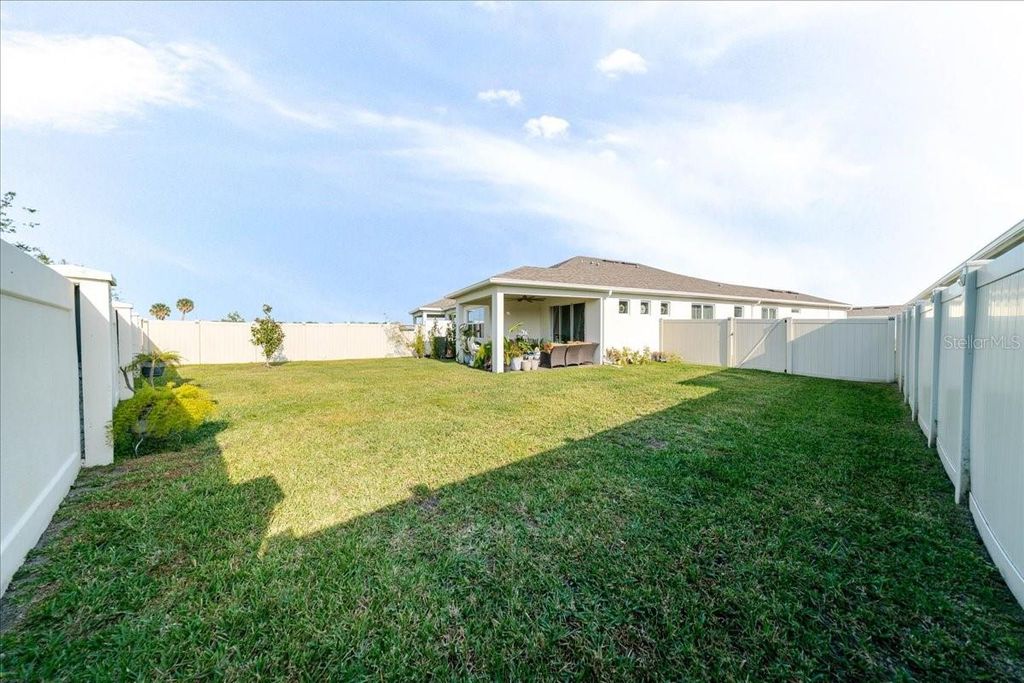 Image 39 of property listing at 1833 SPRING SHOWER CIRCLE, Kissimmee, FL 34744