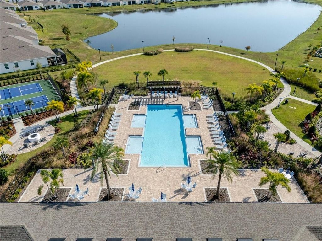 Image 48 of property listing at 1833 SPRING SHOWER CIRCLE, Kissimmee, FL 34744