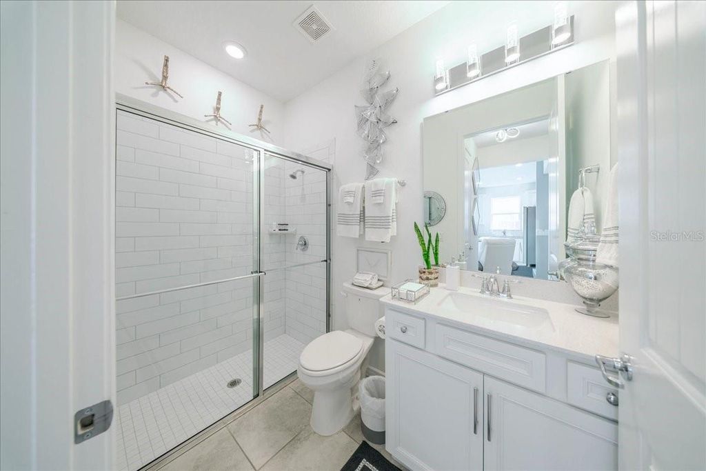 Image 9 of property listing at 1833 SPRING SHOWER CIRCLE, Kissimmee, FL 34744