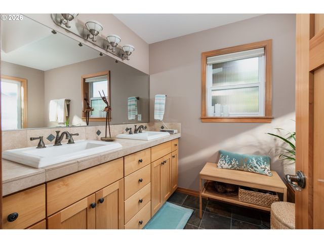 6455 HERON VIEW Dr, Neskowin, OR 97149