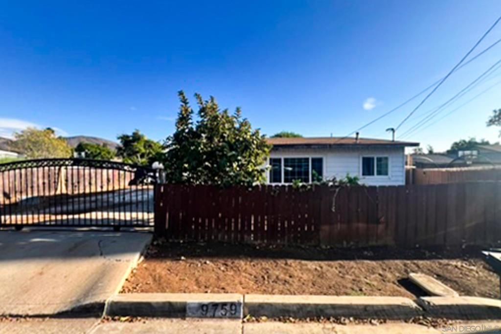 9759 Ivanho St, Spring Valley, CA 91977