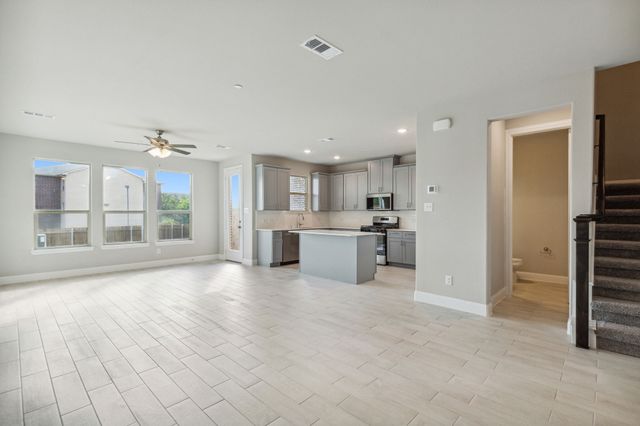 572 Hutchinson Lane, Lewisville, TX 75077