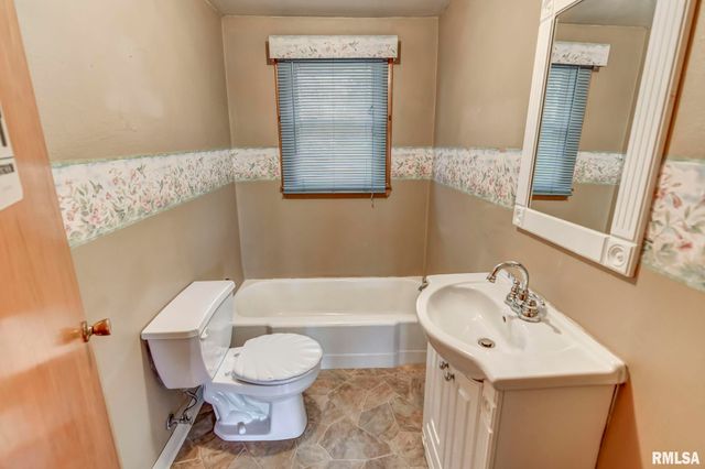 417 N Cheney Street, Taylorville, IL 62568