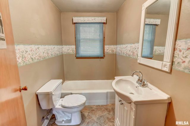 417 N Cheney Street, Taylorville, IL 62568