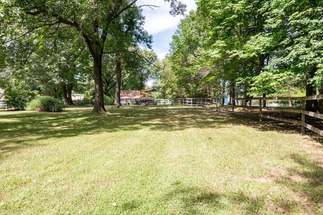 67 Cross St, Rowley, MA 01969