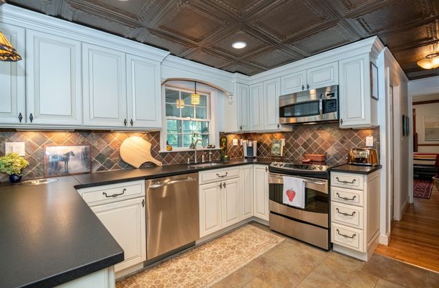 67 Cross St, Rowley, MA 01969