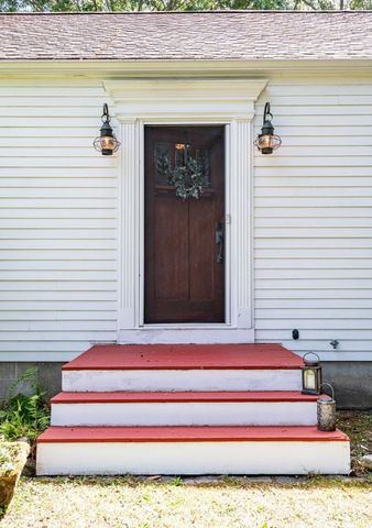 67 Cross St, Rowley, MA 01969