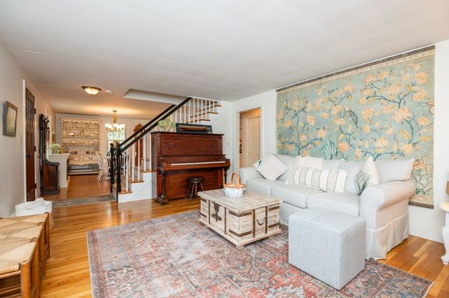 67 Cross St, Rowley, MA 01969