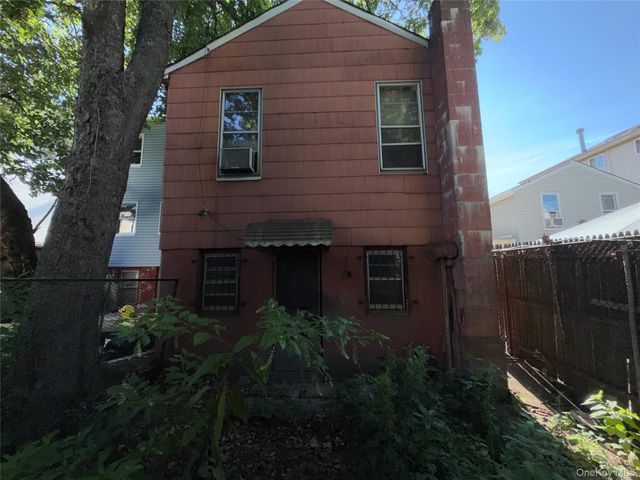 827 Pine Street, Brooklyn, NY 11208