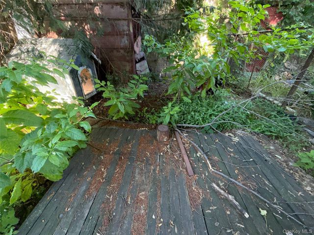 827 Pine Street, Brooklyn, NY 11208