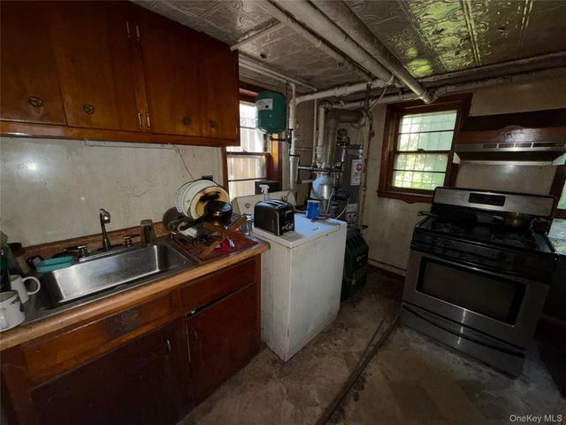 827 Pine Street, Brooklyn, NY 11208