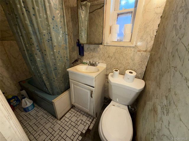 827 Pine Street, Brooklyn, NY 11208