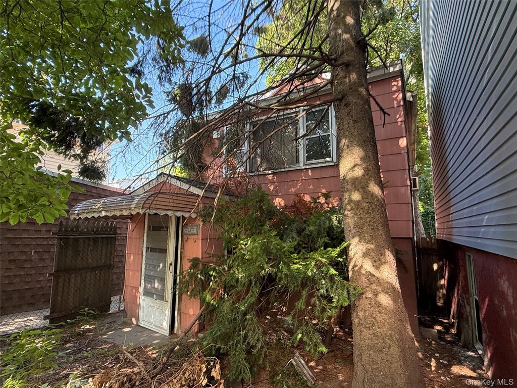 827 Pine Street, Brooklyn, NY 11208 — photo 2