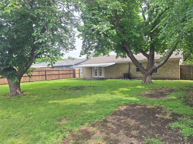 209 Heather Drive, Garland, TX 75042