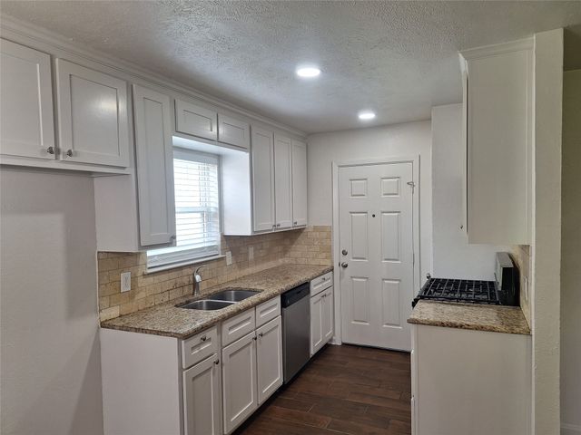 209 Heather Drive, Garland, TX 75042