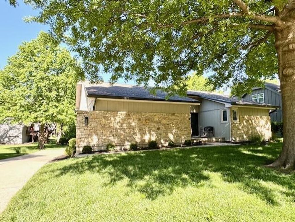 6528 Bradshaw Street, Shawnee, KS 66216