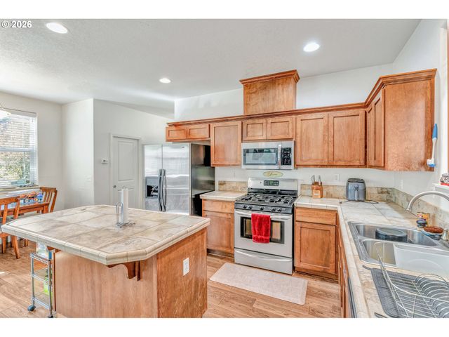 2278 Se 171ST Ave, Portland, OR 97233