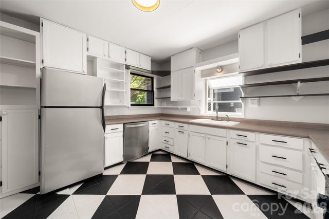 101 Olney Road, Asheville, NC 28806