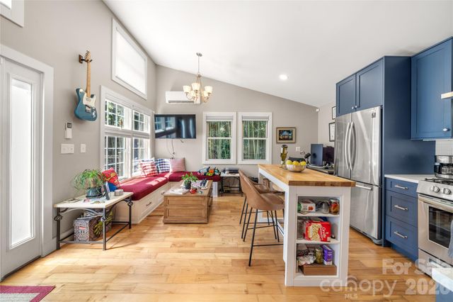 101 Olney Road, Asheville, NC 28806