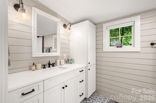 101 Olney Road, Asheville, NC 28806