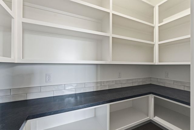 16705 W Hickory Ct, Goddard, KS 67052