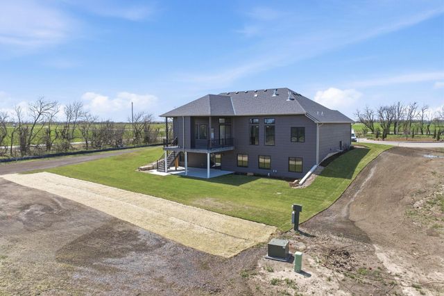 16705 W Hickory Ct, Goddard, KS 67052