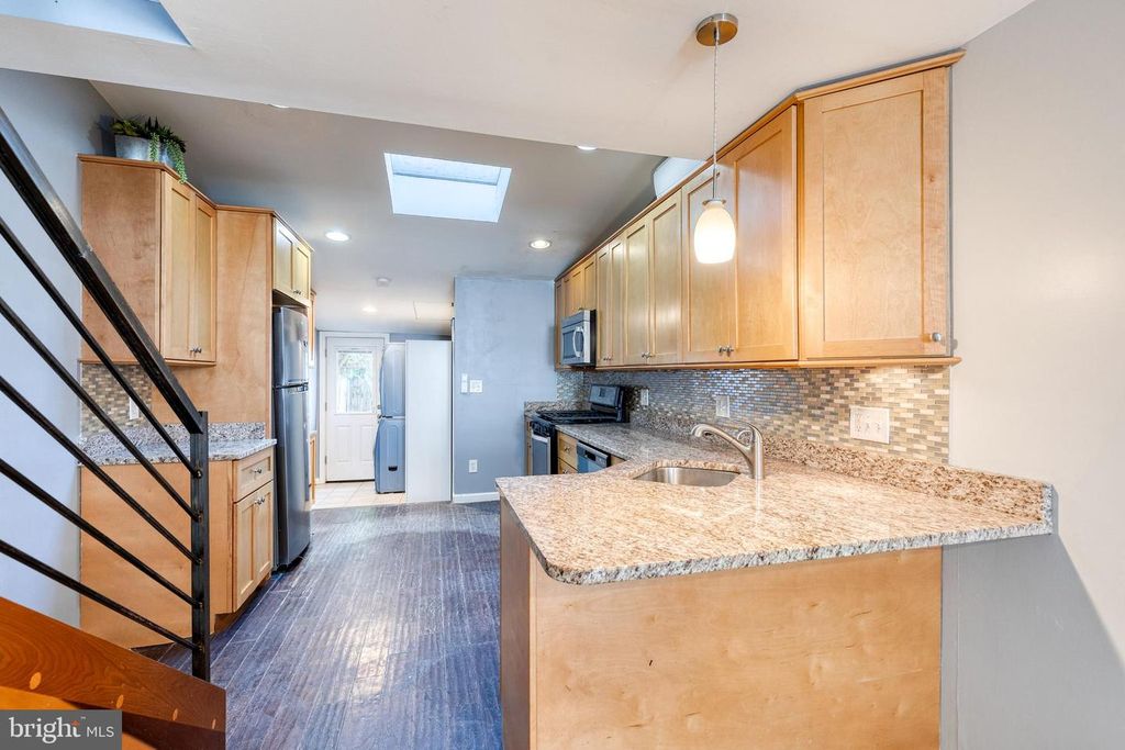 Image 11 of property listing at 302 S DUNCAN ST, Baltimore, MD 21231