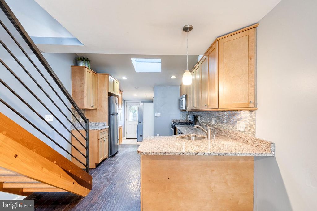Image 12 of property listing at 302 S DUNCAN ST, Baltimore, MD 21231
