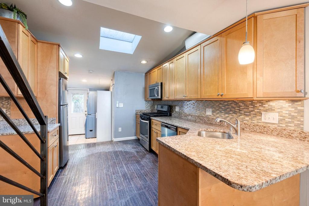 Image 13 of property listing at 302 S DUNCAN ST, Baltimore, MD 21231