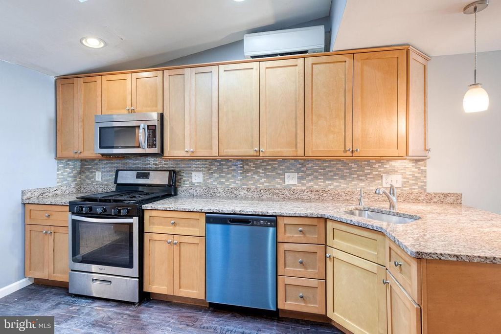 Image 14 of property listing at 302 S DUNCAN ST, Baltimore, MD 21231