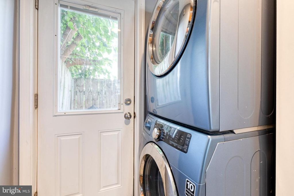 Image 19 of property listing at 302 S DUNCAN ST, Baltimore, MD 21231