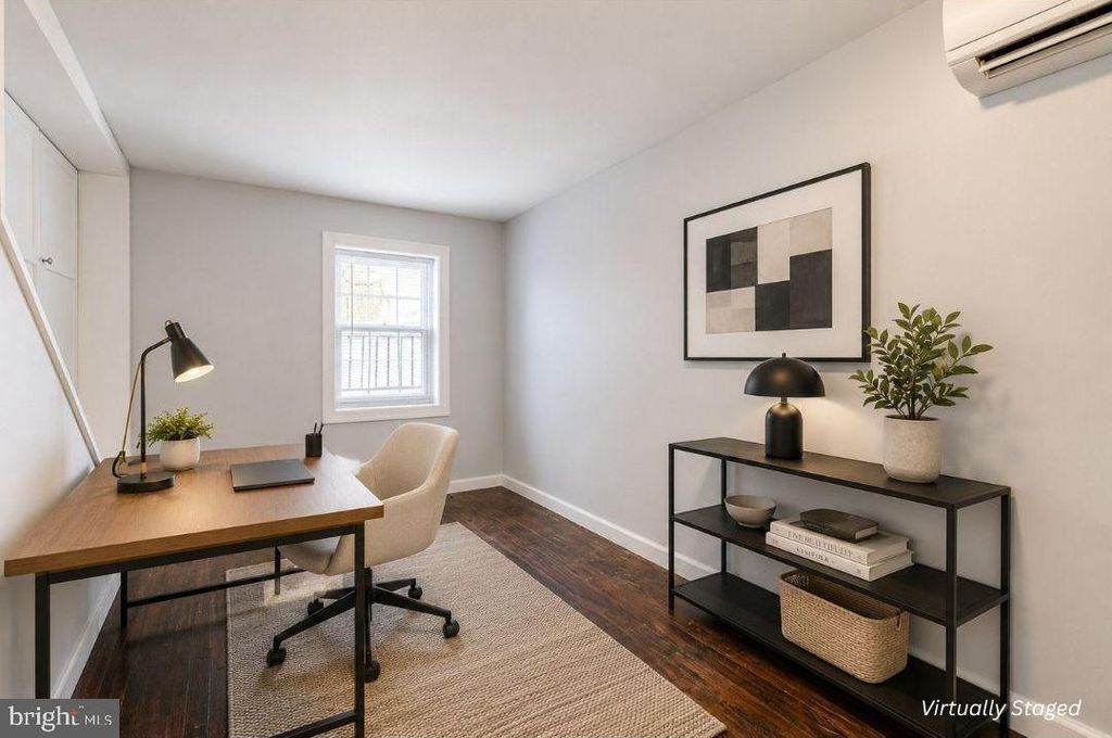 Image 3 of property listing at 302 S DUNCAN ST, Baltimore, MD 21231