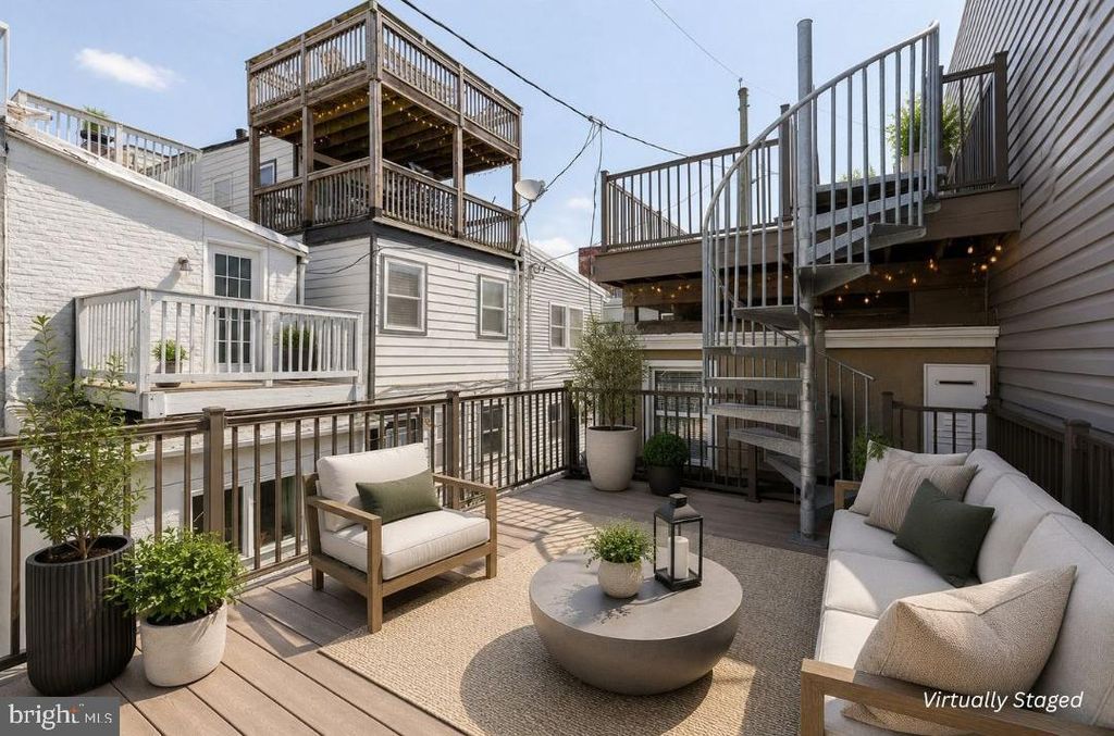 Image 5 of property listing at 302 S DUNCAN ST, Baltimore, MD 21231
