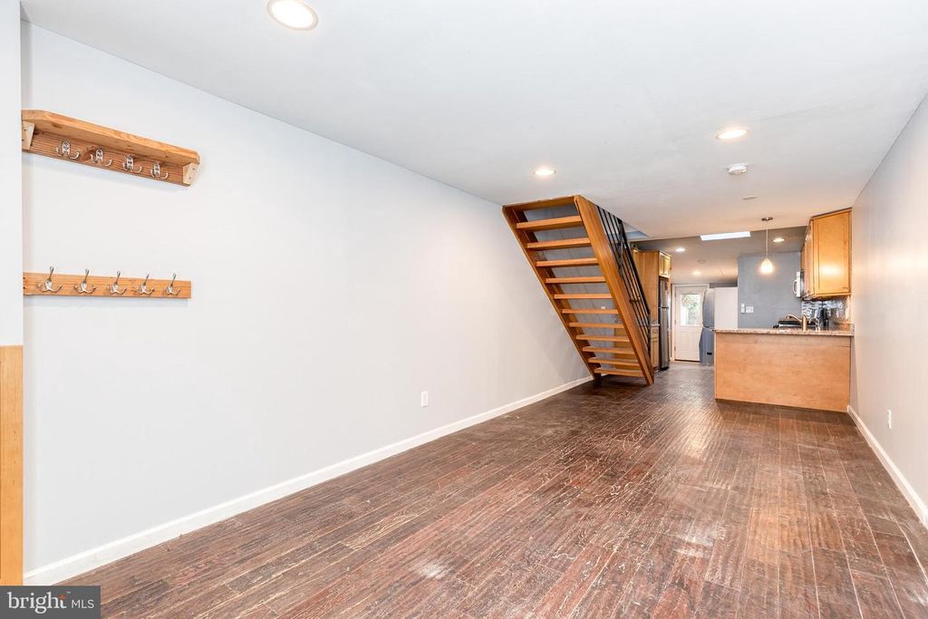 Image 6 of property listing at 302 S DUNCAN ST, Baltimore, MD 21231
