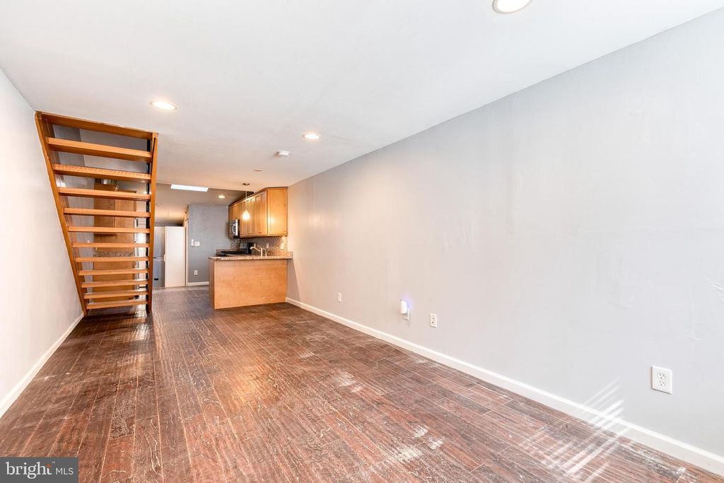 Image 8 of property listing at 302 S DUNCAN ST, Baltimore, MD 21231