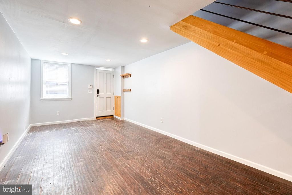 Image 9 of property listing at 302 S DUNCAN ST, Baltimore, MD 21231