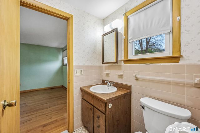6 Anne Avenue, Seymour, CT 06483