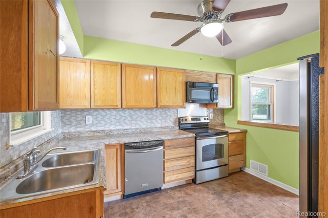 27230 W 6 Mile Road, Redford Charter Township, MI 48240