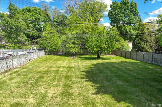 27230 W 6 Mile Road, Redford Charter Township, MI 48240