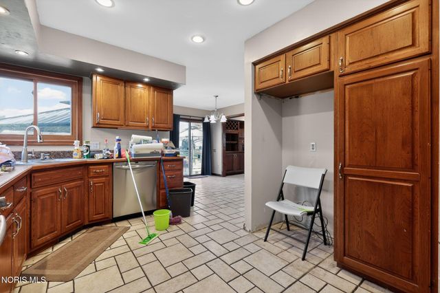 7028 Shooters Hill Road, Toledo, OH 43617