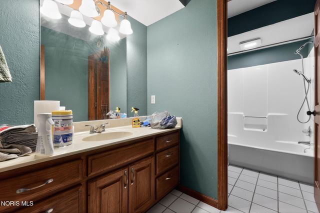 7028 Shooters Hill Road, Toledo, OH 43617