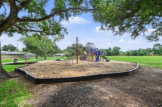 722 Seaway Drive, Seabrook, TX 77586