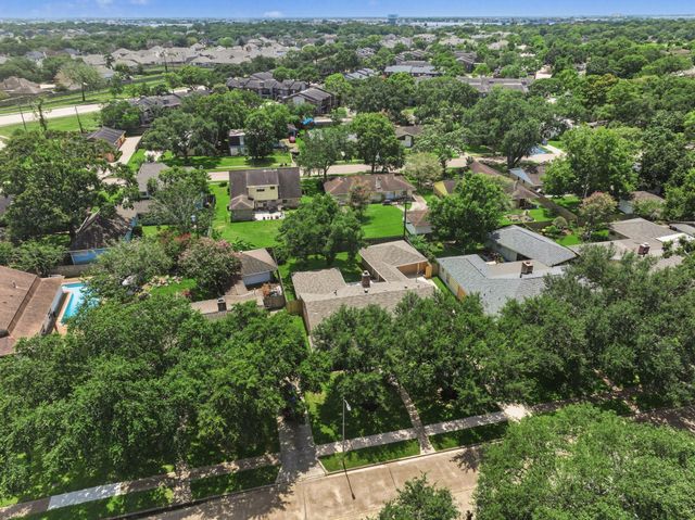 722 Seaway Drive, Seabrook, TX 77586