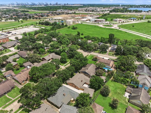 722 Seaway Drive, Seabrook, TX 77586