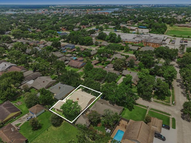 722 Seaway Drive, Seabrook, TX 77586