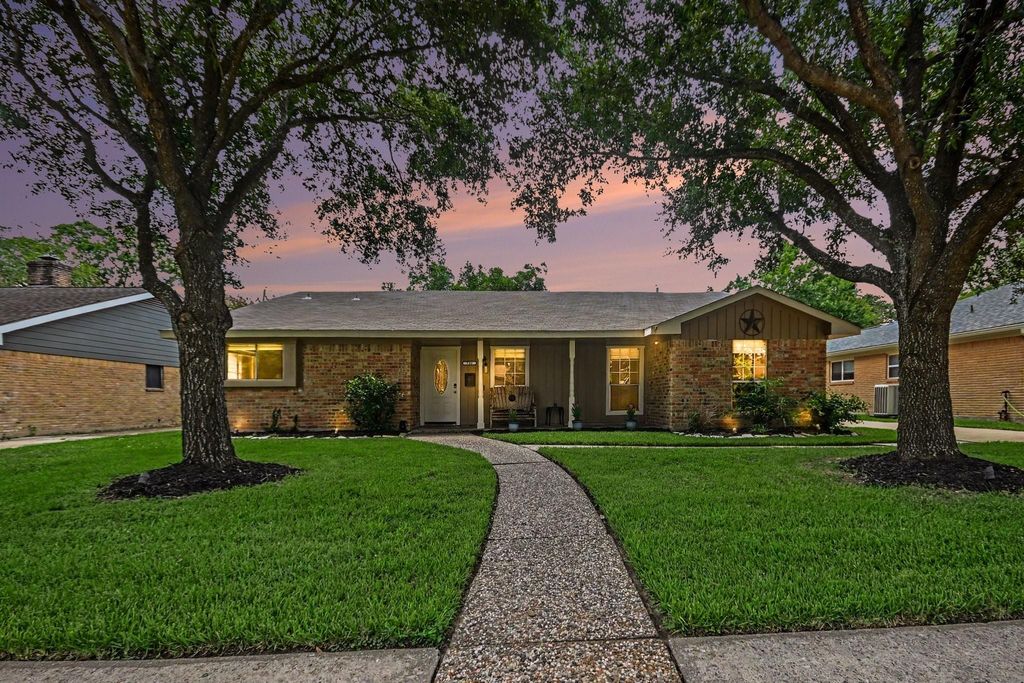 722 Seaway Drive, Seabrook, TX 77586