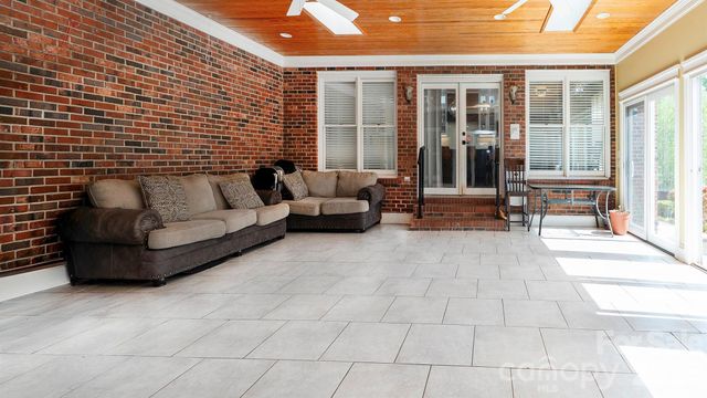 8219 Starnes Randall Road, Charlotte, NC 28215