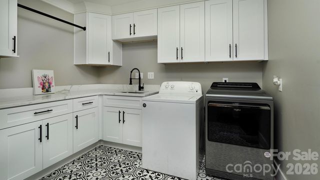 8219 Starnes Randall Road, Charlotte, NC 28215