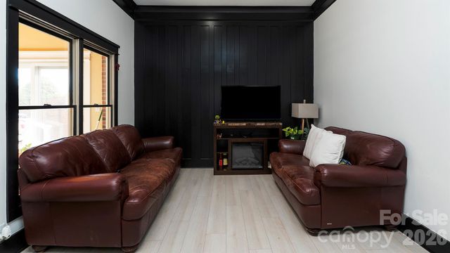 8219 Starnes Randall Road, Charlotte, NC 28215