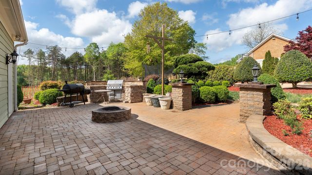8219 Starnes Randall Road, Charlotte, NC 28215